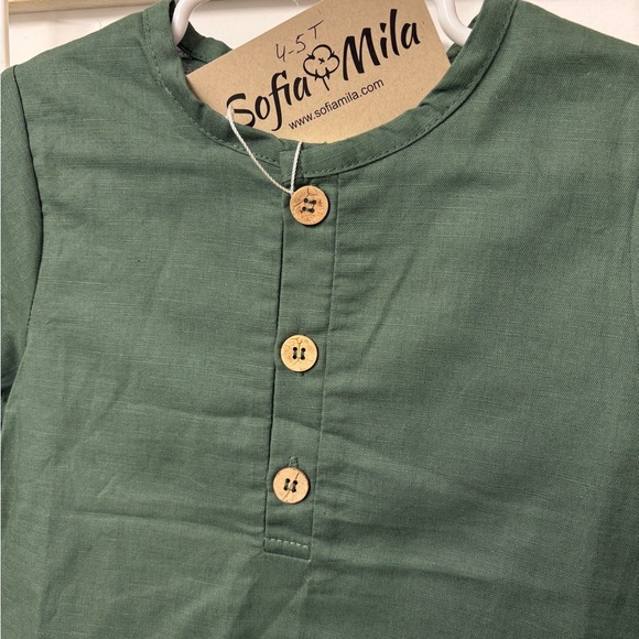 NWT Boy’s Olive Green Linen Set from Sofia Mila boutique 4/5T - Picture 2 of 5